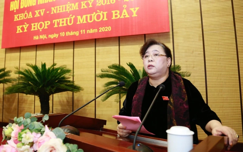 Chủ tịch HĐND TP Hà Nội Nguyễn Thị Bích Ngọc phát biểu tại kỳ họp.