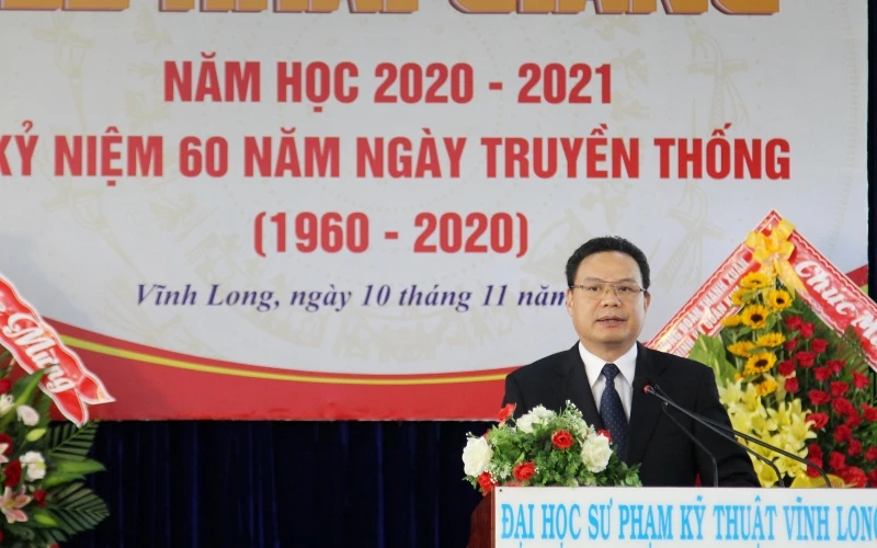 Thứ trưởng Lê Văn Thanh phát biểu tại Lễ kỷ niệm 60 năm ngày truyền thống nhà trường. 