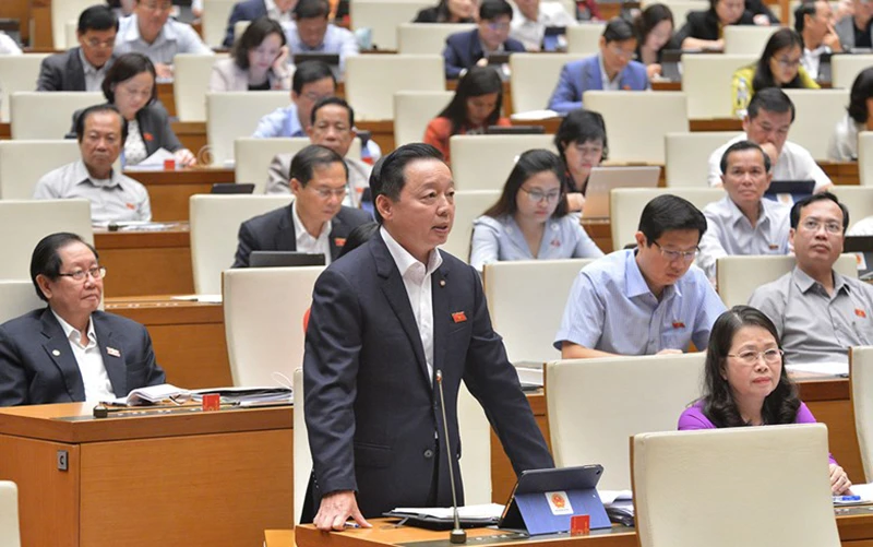 Bộ trưởng TN-MT Trần Hồng Hà giải trình về tình trạng ô nhiễm không khí ở các thành phố lớn.