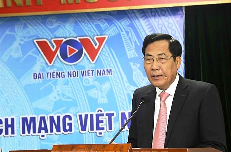 Đồng chí Thuận Hữu phát biểu ý kiến tại Tọa đàm.