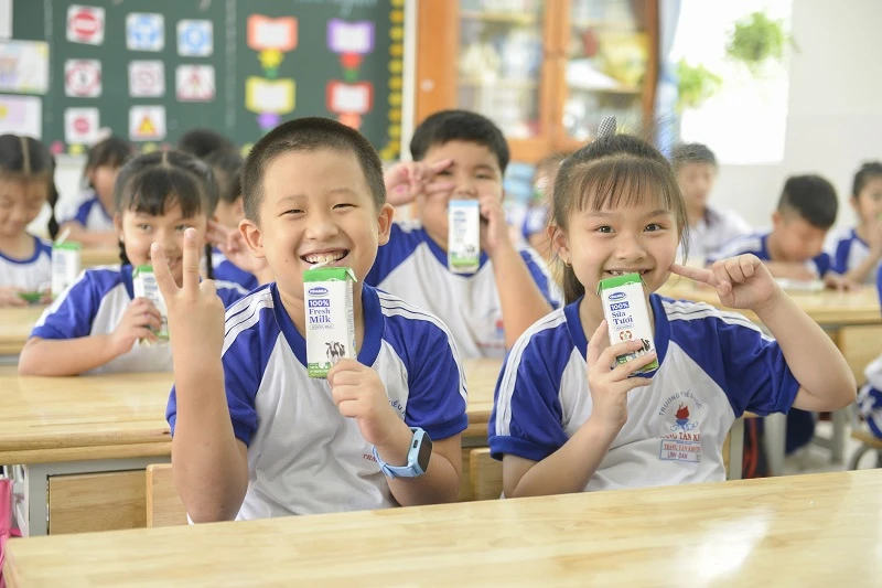 Chương trình Sữa học đường TP Hồ Chí Minh được triển khai trên 24 quận huyện từ tháng 11-2020.