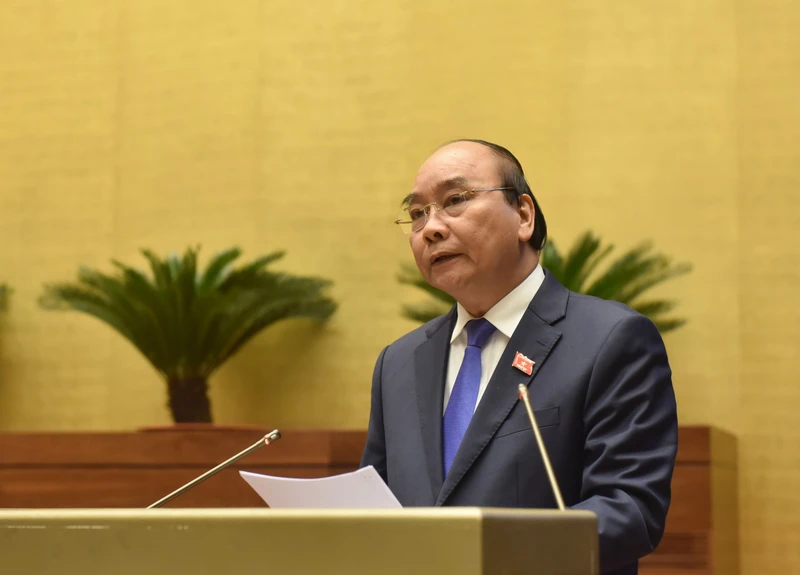 Thủ tướng Nguyễn Xuân Phúc đăng đàn trả lời chất vấn. Ảnh: Quang Khánh