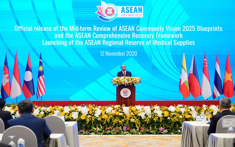 Thủ tướng Nguyễn Xuân Phúc, Chủ tịch ASEAN 2020 phát biểu tại lễ công bố. (Ảnh: DUY LINH)