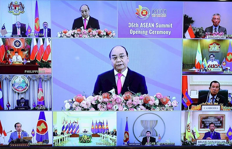 Thủ tướng Nguyễn Xuân Phúc, Chủ tịch ASEAN 2020 phát biểu khai mạc Hội nghị Cấp cao ASEAN lần thứ 36. (Ảnh: TTXVN)