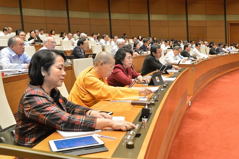 Đại biểu Quốc hội biểu quyết tại Kỳ họp thứ 10, Quốc hội khoá XIV