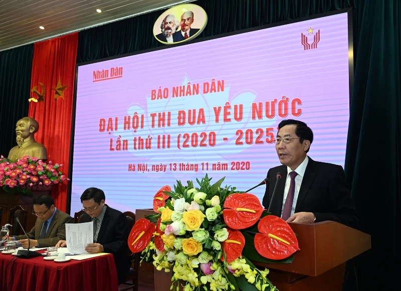 Đồng chí Thuận Hữu, Tổng Biên tập Báo Nhân Dân phát biểu ý kiến tại đại hội.