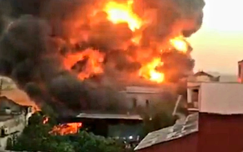 Hình ảnh cắt từ clip của vụ cháy.