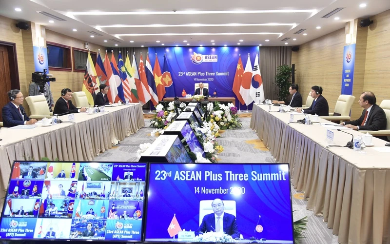 Thủ tướng Nguyễn Xuân Phúc chỉ ra thế mạnh của hợp tác ASEAN+3 trong ứng phó khủng hoảng. (Ảnh: TRẦN HẢI)