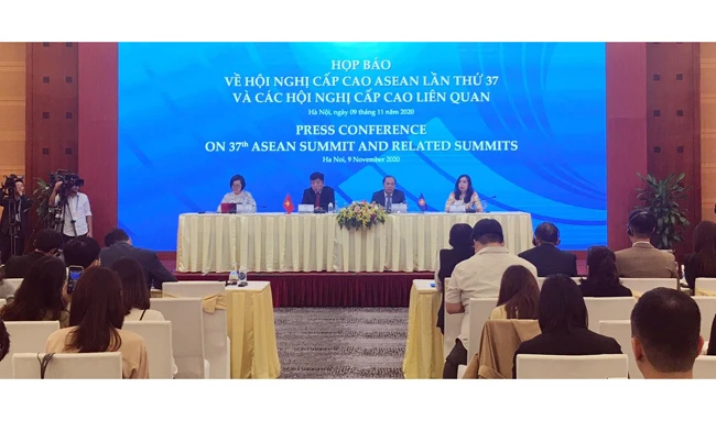 Họp báo quốc tế về Hội nghị cấp cao ASEAN lần thứ 37 và các hội nghị cấp cao liên quan.