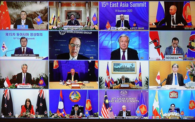 Thủ tướng Chính phủ Nguyễn Xuân Phúc chủ trì Hội nghị cấp cao Đông Á (EAS) trực tuyến. (Ảnh: TRẦN HẢI)