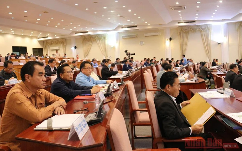 Kỳ họp thứ 10 Quốc hội khóa VIII Lào diễn ra từ 27-10 sẽ bế mạc ngày 17-11 với nhiều nội dung quan trọng sẽ được thông qua.