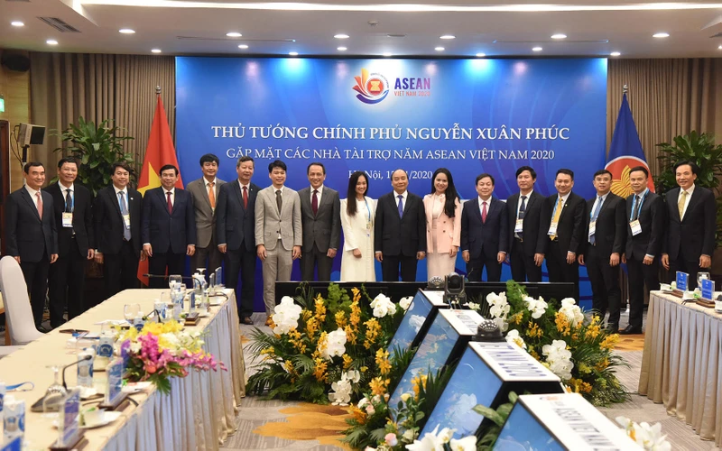 Thủ tướng Nguyễn Xuân Phúc gặp mặt các nhà tài trợ Năm ASEAN Việt Nam 2020