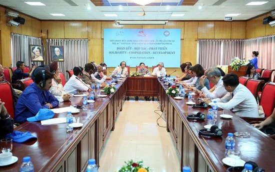 Tọa đàm về thúc đẩy hợp tác giữa nhân dân hai nước Việt Nam và Ấn Ðộ do Hội hữu nghị Việt Nam - Ấn Ðộ tổ chức.