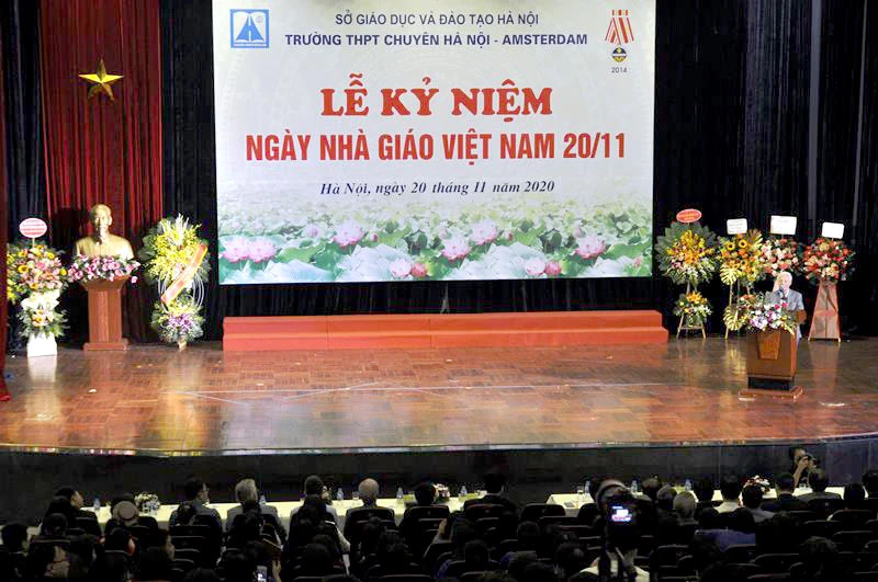 Trường THPT chuyên Hà Nội - Amsterdam tổ chức kỷ niệm Ngày Nhà giáo Việt Nam.