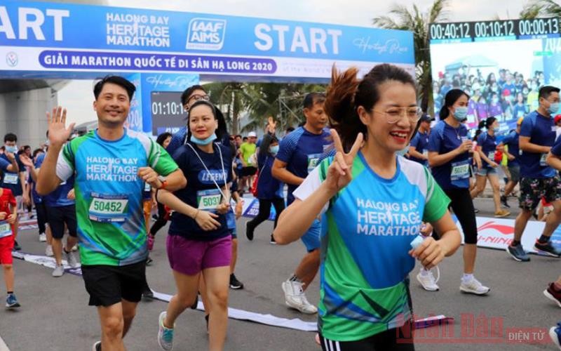 Hơn 2.500 người tham gia Giải Marathon quốc tế Di sản vịnh Hạ Long