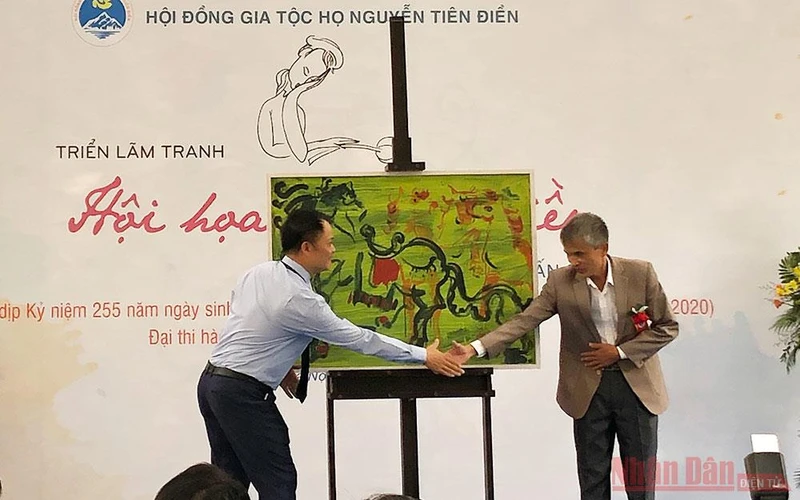 Họa sĩ Nguyễn Tuấn Sơn tặng tranh vẽ Kiều cho Khu di tích lịch sử đặc biệt - Khu Lưu niệm Nguyễn Du.