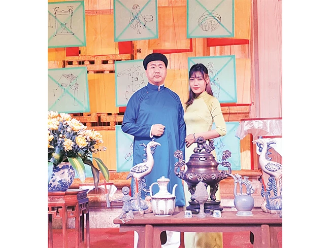 Giới thiệu nét đẹp áo dài truyền thống tại phố cổ Hà Nội.