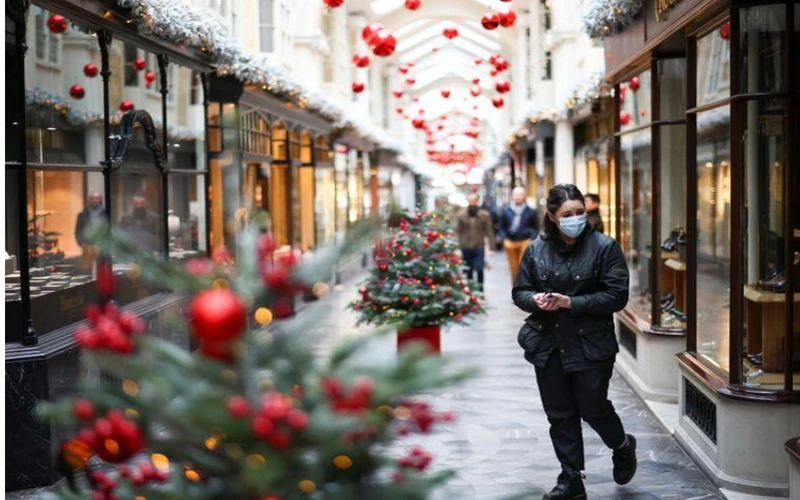Chính phủ nhiều nước châu Âu và châu Mỹ siết chặt biện pháp phong tỏa để ngăn chặn Covid-19 lây lan trong dịp Giáng sinh. (Ảnh: Reuters)