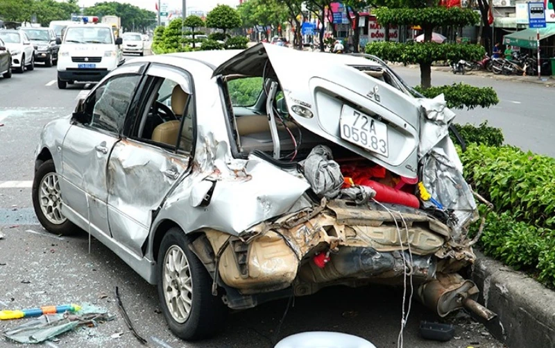 Hiện trường một vụ tai nạn giao thông trên tuyến quốc lộ 51, thuộc địa phận thị xã Phú Mỹ, tỉnh Bà Rịa - Vũng Tàu. (Ảnh: MẠNH KHÁ)