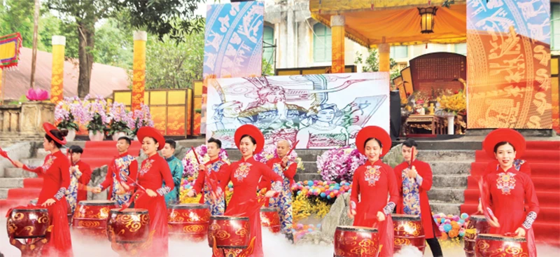 Một tiết mục trong Lễ kỷ niệm 10 năm Hoàng thành Thăng Long được công nhận là Di sản Văn hóa thế giới.