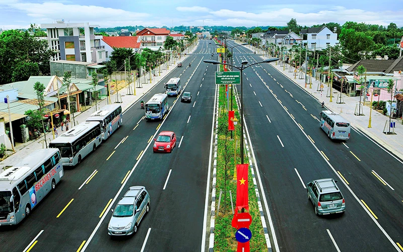 Hạ tầng giao thông đi trước tạo động lực thúc đẩy kinh tế - xã hội tỉnh Bình Dương phát triển.