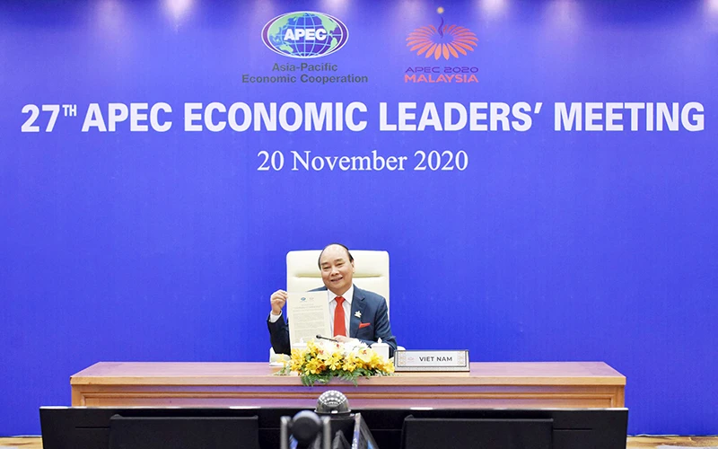 Thủ tướng Nguyễn Xuân Phúc tham dự Hội nghị Cấp cao trực tuyến APEC . Ảnh: Trần Hải