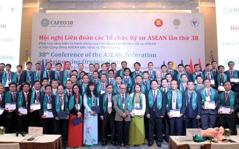 44 kỹ sư của EVNHCMC được chứng nhận Chứng chỉ kỹ sư chuyên nghiệp ASEAN.