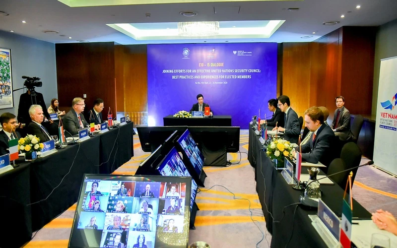 Ngày 25-11, Việt Nam chủ trì, cùng Na Uy và Nam Phi đồng tổ chức cuộc họp giữa 10 nước Ủy viên không thường trực đương nhiệm (E10) và năm nước mới trúng cử Ủy viên không thường trực (I5) HÐBA LHQ. (Ảnh: Báo Thế giới và Việt Nam)