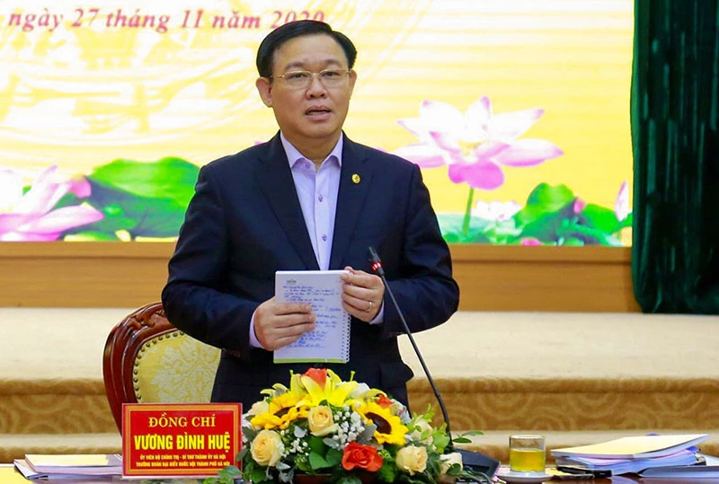 Đồng chí Vương Đình Huệ, Ủy viên Bộ Chính trị, Bí thư Thành ủy phát biểu ý kiến tại buổi làm việc. Ảnh: DUY LINH