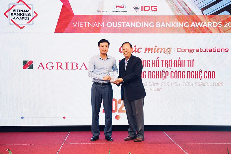 Agribank được vinh danh hai giải thưởng Ngân hàng Việt Nam tiêu biểu 2020