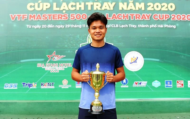 Trịnh Linh Giang lên ngôi vô địch xứng đáng sau màn trình diễn xuất sắc trước tay vợt số 1 Việt Nam Lý Hoàng Nam.