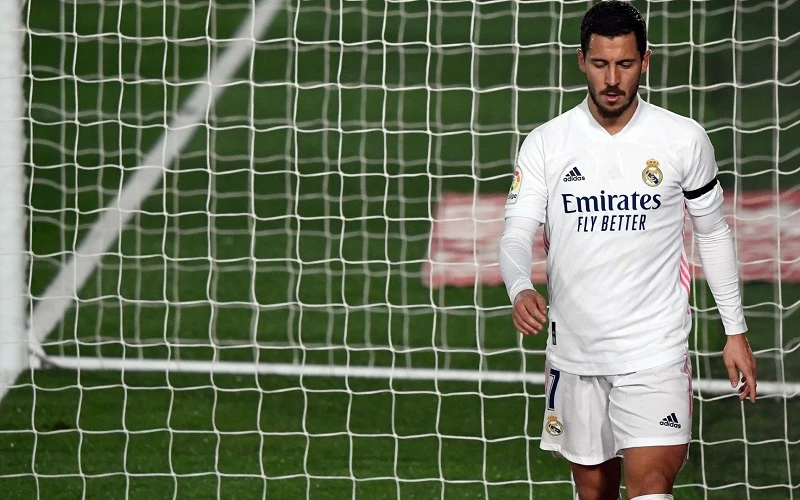 Hazard tiếp tục dính chấn thương trong ngày Real thua sốc trước đối thủ ưa thích Alaves (Ảnh: Getty Images).