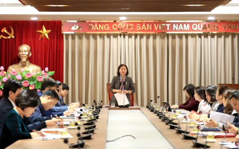 Phó Bí thư Thường trực Thành ủy Hà Nội Nguyễn Thị Tuyến phát biểu tại Hội nghị sáng 30-11.