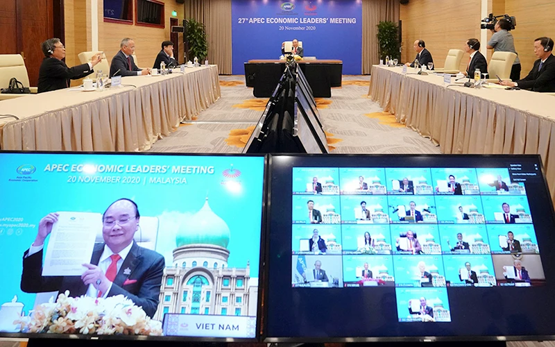 Thủ tướng Nguyễn Xuân Phúc và lãnh đạo các nền kinh tế thành viên thông qua “Tầm nhìn APEC Putrajaya 2040”. 