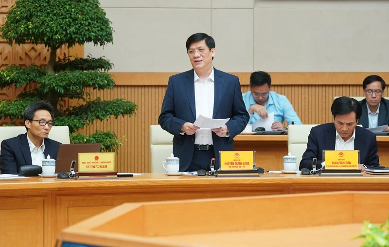 Bộ trưởng Y tế Nguyễn Thanh Long phát biểu tại cuộc họp Thường trực Chính phủ nghe Ban chỉ đạo quốc gia về phòng chống Covid-19 báo cáo tình hình và các biện pháp phòng chống, chiều ngày 1-12. (Ảnh: Chinhphu.vn)