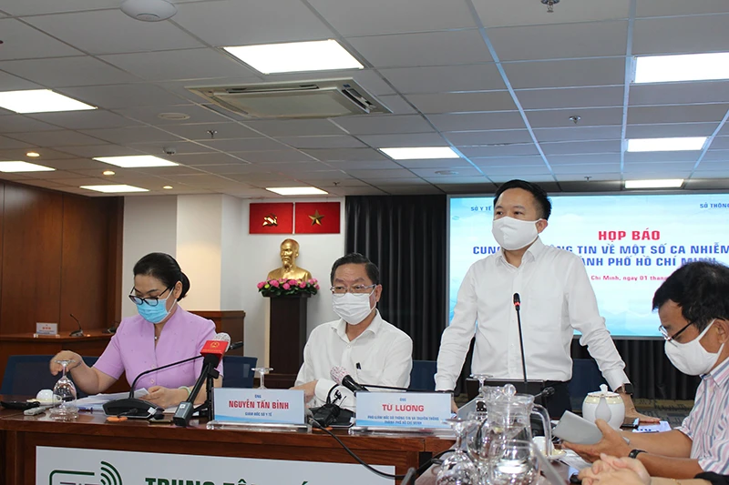 Lãnh đạo Sở Thông tin và Truyền thông TP Hồ Chí Minh phát biểu tại buổi họp báo.