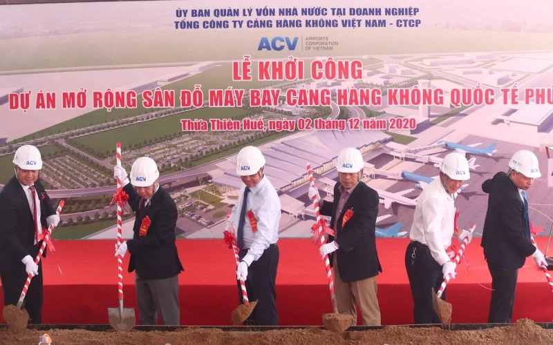 Khởi công dự án mở rộng sân đỗ máy bay sân bay Phú Bài.