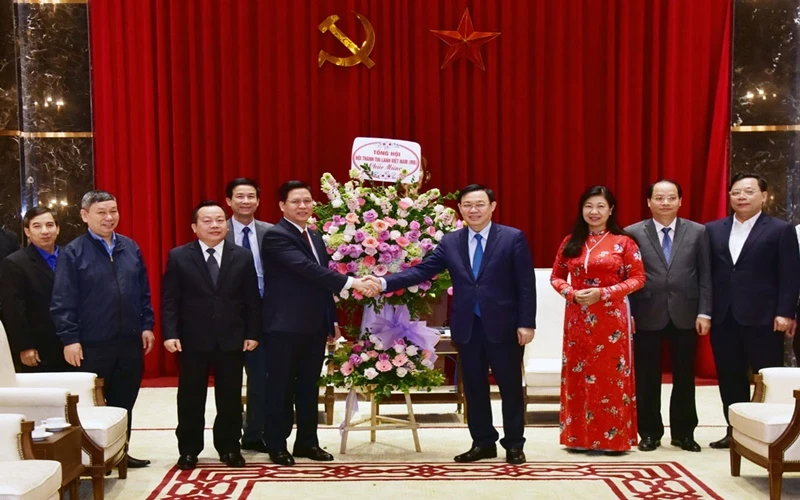 Đồng chí Vương Đình Huệ tiếp Đoàn đại biểu Thường trực Ban Trị sự Tổng hội Hội thánh Tin lành Việt Nam (miền bắc).