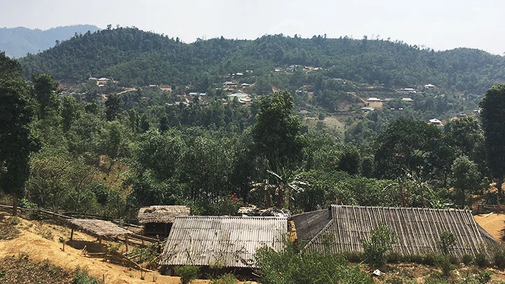 Một trong những bản vùng cao ở xã Xa Dung, huyện Điện Biên Đông hiện chưa có điện.