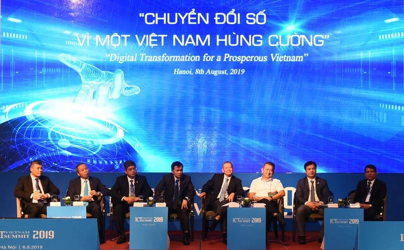 Tọa đàm Chuyển đổi số vì một Việt Nam hùng cường tại Diễn đàn Cấp cao CNTT - Vietnam ICT Summit 2019.