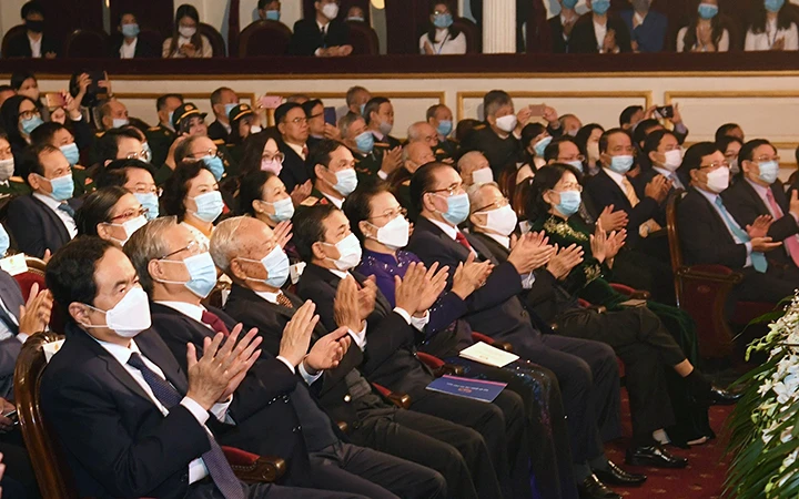 Chủ tịch QH Nguyễn Thị Kim Ngân cùng các đồng chí lãnh đạo, nguyên lãnh đạo Đảng, Nhà nước dự lễ kỷ niệm. Ảnh: TRỌNG ĐỨC (TTXVN)