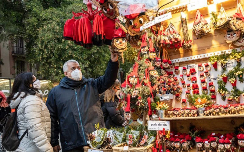 Hội chợ Giáng sinh ở Barcelona, Tây Ban Nha giảm 30% quy mô so với mọi năm theo quy định ngăn chặn Covid-19 (Ảnh: Xinhua)