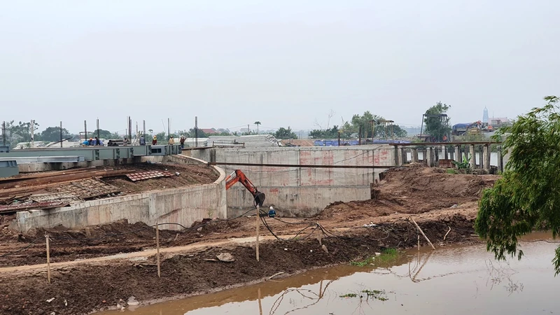 Công trường xây dựng âu Kim Đài ở Ninh Bình.