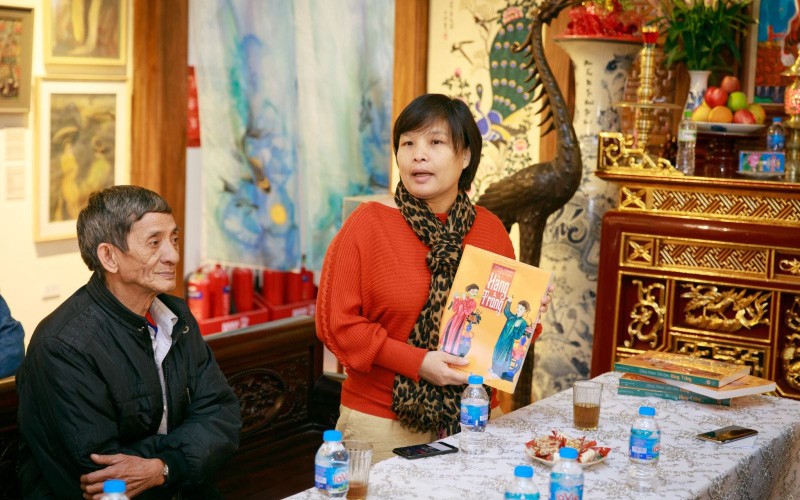 Tác giả Nguyễn Thị Thu Hòa giới thiệu cuốn sách về tranh Hàng Trống.