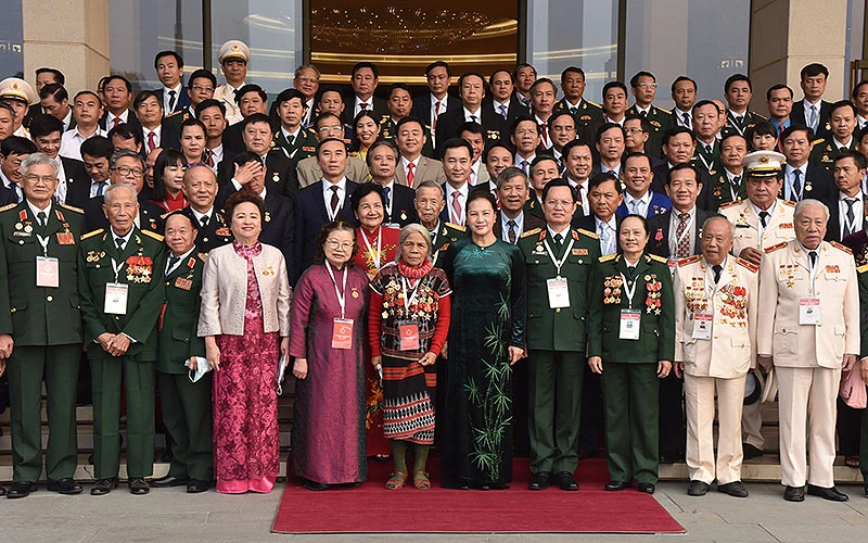 Chủ tịch QH Nguyễn Thị Kim Ngân cùng các Anh hùng Lao động, Anh hùng LLVTND, Chiến sĩ thi đua toàn quốc dự Đại hội thi đua yêu nước toàn quốc lần thứ X - năm 2020.