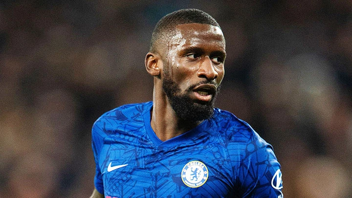 Juventus và AC Milan đang cạnh tranh trung vệ Antonio Rudiger