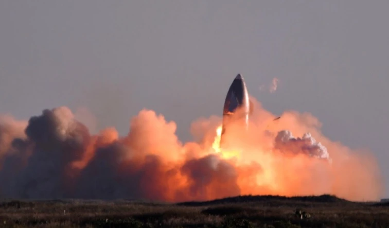 Nguyên mẫu tên lửa Starship SN8 của SpaceX phát nổ sau chuyến bay thử nghiệm. Ảnh: Reuters.