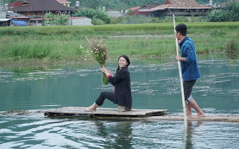 Lương Thu Trang và Doãn Quốc Đam trong phim "Hướng dương ngược nắng".