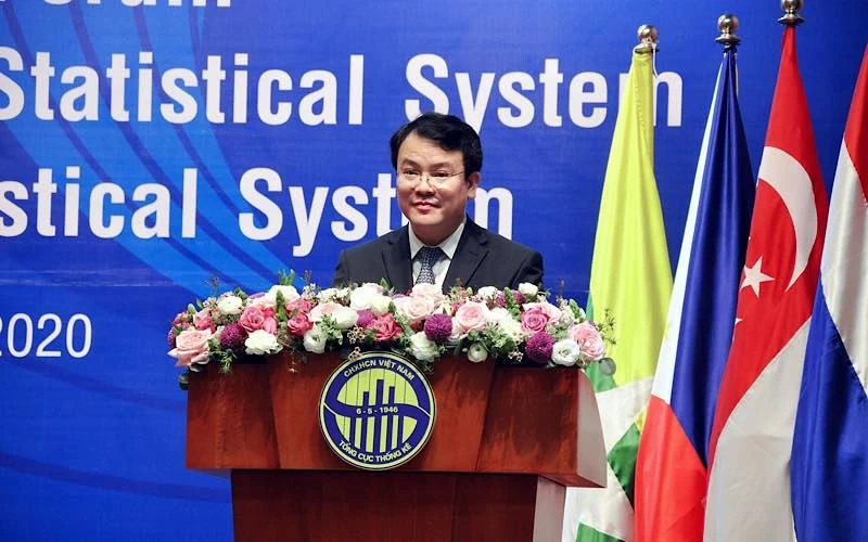 Thứ trưởng Kế hoạch và Đầu tư Trần Quốc Phương phát biểu tại hội thảo. (Ảnh: TCTK)
