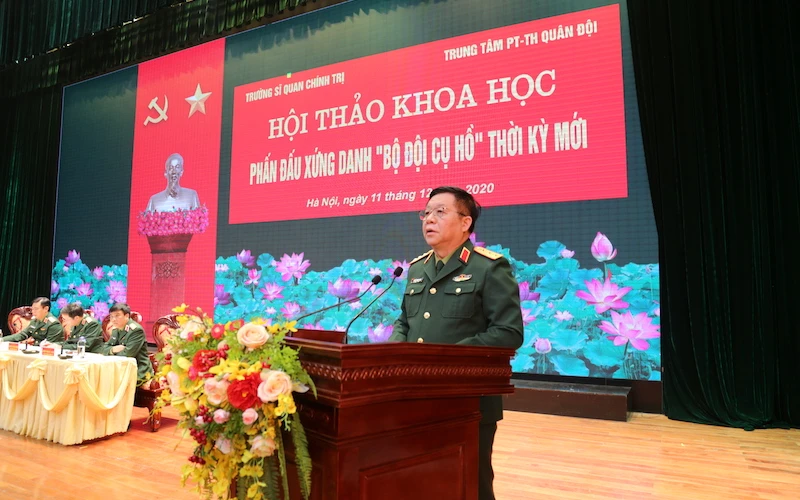 Thượng tướng Nguyễn Trọng Nghĩa, Phó Chủ nhiệm Tổng cục Chính trị Quân đội nhân dân Việt Nam phát biểu ý kiến tại hội thảo.